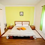 Lägenhet In With Sea View, Terrace, Air Conditioning, Wifi 3617-5 *