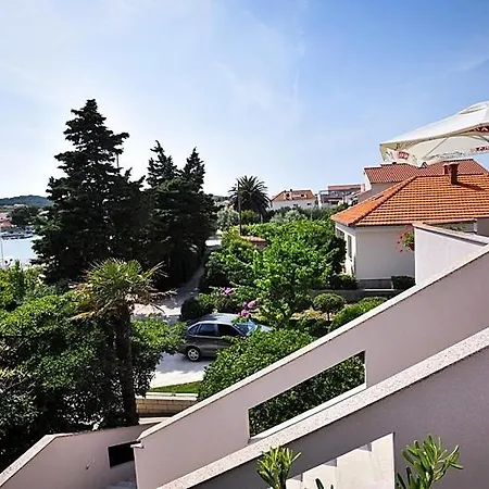 Apartment In With Sea View, Terrace, Air Conditioning, Wifi 3617-5 Poljana (Ugljan)