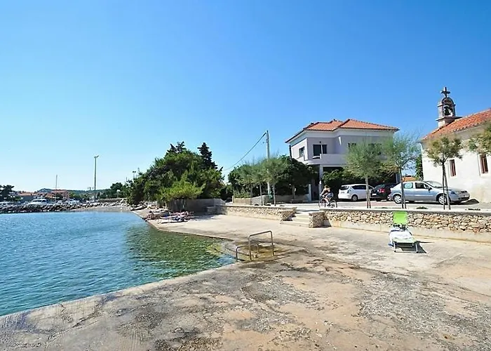 아파트 In With Sea View, Terrace, Air Conditioning, Wifi 3617-5 Poljana (Ugljan)